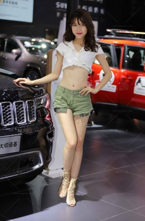 热裤甜美模特小姐姐
