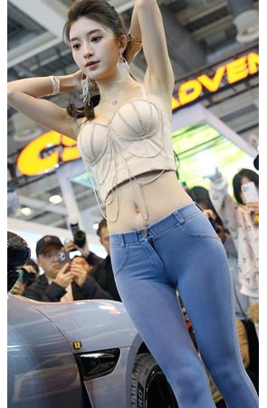 蜜桃紧牛车模美女(56P)