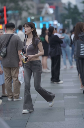 喇叭牛仔裤小蛮腰