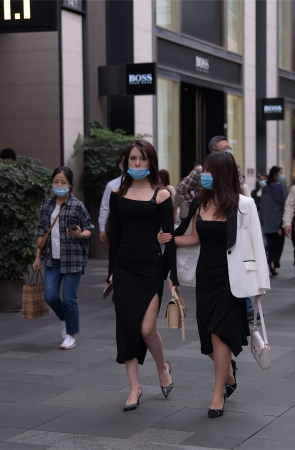 漂亮的包臀长裙小姐姐