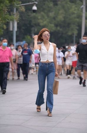 百搭喇叭牛仔裤