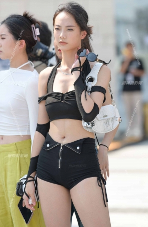 23920-1=136√紧致热裤阳光女生【套图➕视频】 18P