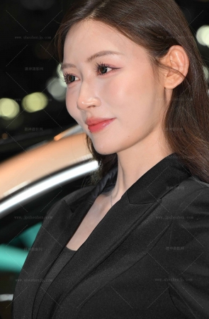 2563-5=63√肤白貌美网红（敏敏）【套图➕视频】 11P