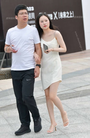 23415-6=140√白皙美腿的少妇【套图➕视频】 16P