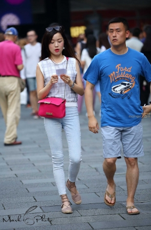 白衣浅色牛仔