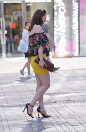性感黄色包臀裙少妇