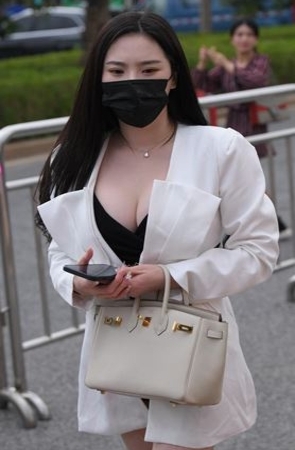 性感的气质小西装美女(212P)