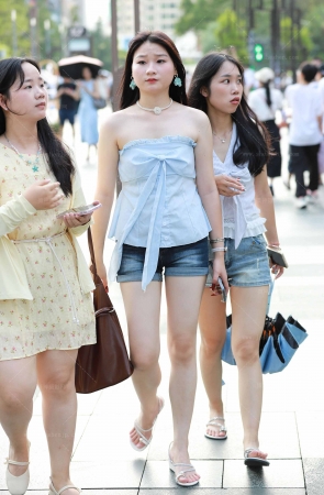 蝴蝶结绑带上衣