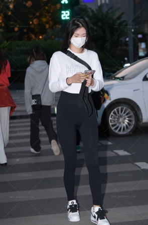 232516-11=104黑色紧身裤 11P