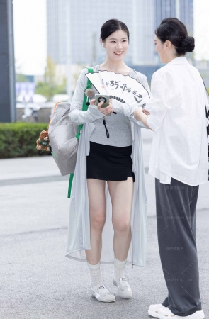 LB555-45P 成都车展-丰满白皙美腿礼仪小姐姐下班