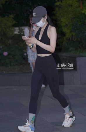 黑色紧身裤套装