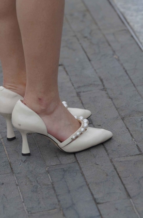 连衣裙高跟美女