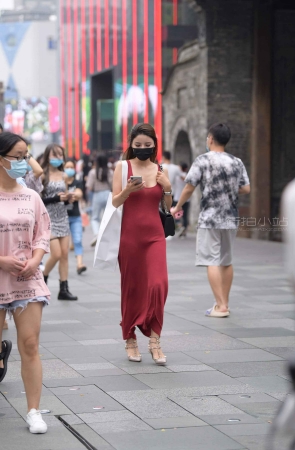 一袭红裙