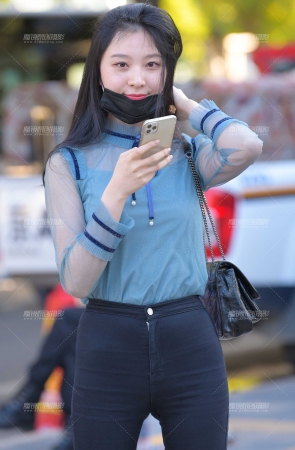 黑色紧牛美女