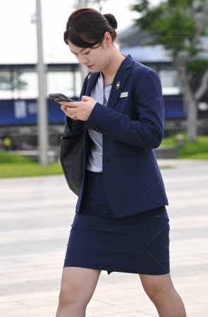 2563-57-70√问界黑丝职工下班了