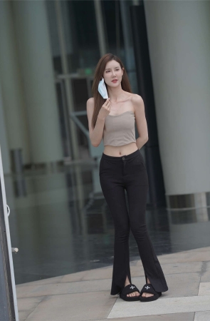 黑色喇叭裤长腿美腿香肩