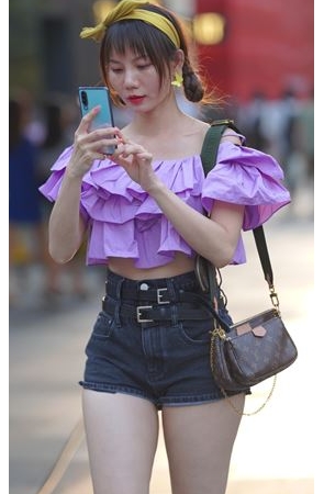 黑色热裤美眉(64P)