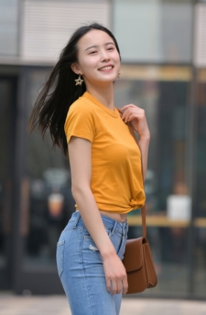 气质牛仔美女