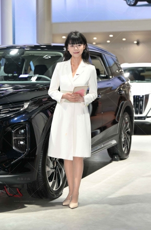 卖车的美女