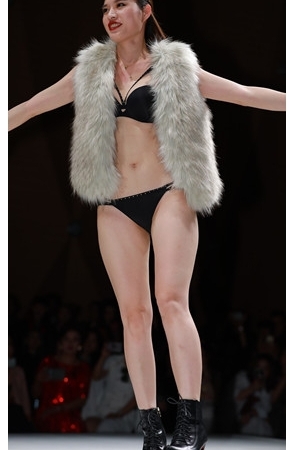 漂亮的模特妹子(61P)[313M/JPG]