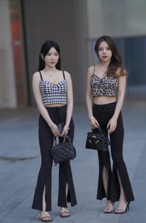 简约黑裤 [128P-1.76GB]