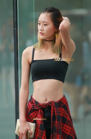 帅气美眉显瘦又时髦