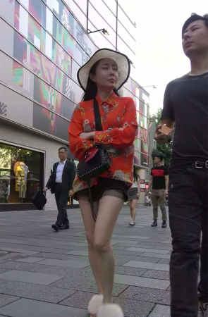 橙色花衣服太阳帽漂亮美女姐姐