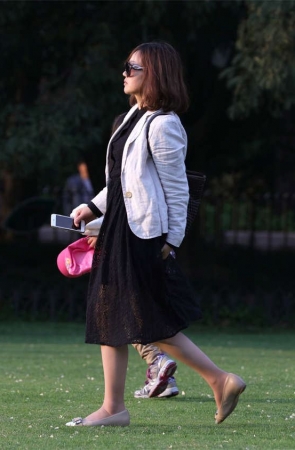 No682 墨镜韵妇无挡超薄长丝足，无死角霸气露出