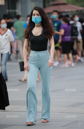 RS5 后座的女人