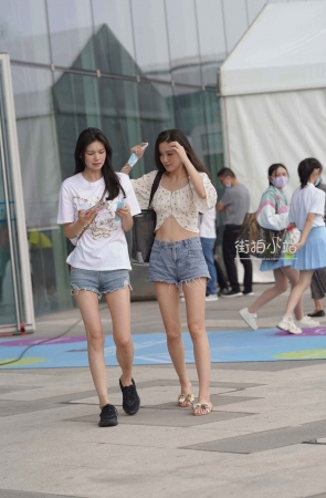 青春气息短牛姐妹