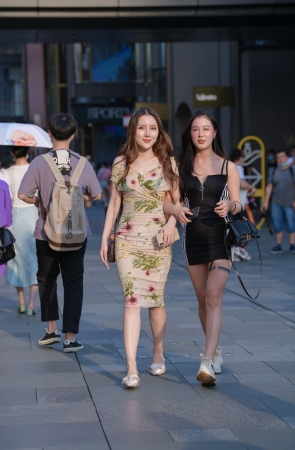 黄昏下de闺蜜同行