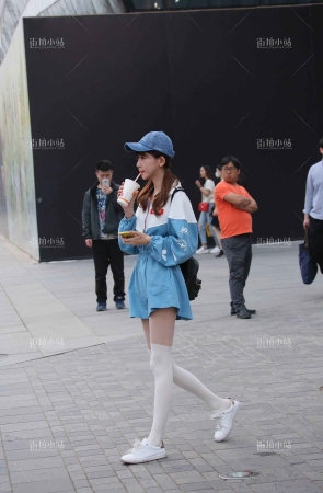可爱型清纯长筒袜萌少女