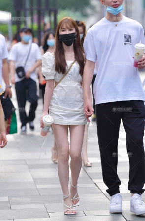 美腿高跟小姐姐