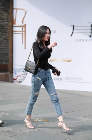 牛仔高跟美女