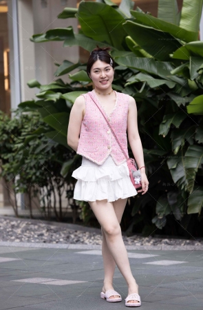 搭讪甜美白皙美女