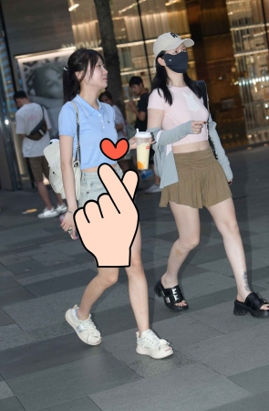夏日清凉热裤女生【春光外......】