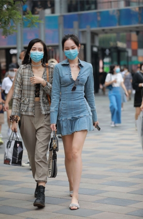 四九城嘎子街拍作品 - 长腿小姐姐