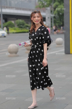 人见人爱的清纯美眉