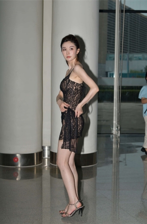 黑色蕾丝吊带裙