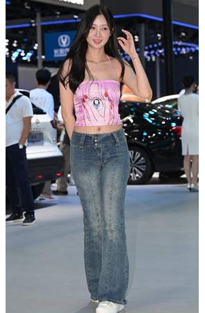 可爱的牛仔裤小美女(45P)