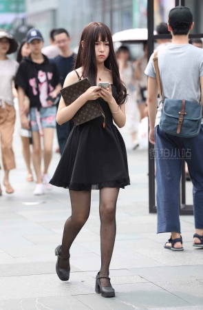 肉嘟嘟脸蛋青春萌妹子