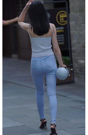 蓝牛紧身美女(35P)