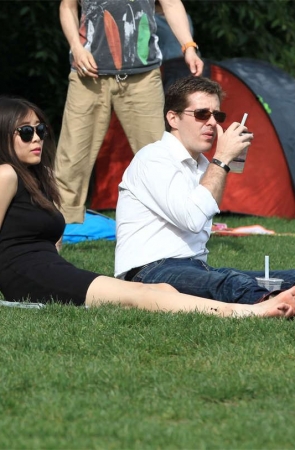 No754 携老外男友出场的东方女孩，姿势自然奔放那是必须的 第1套