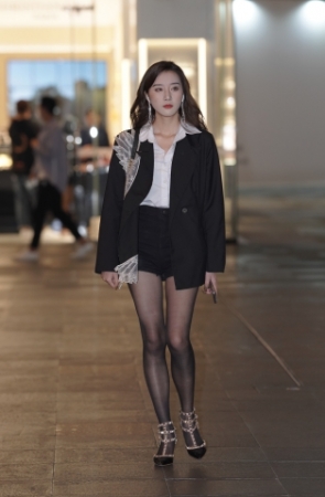 黑丝美眉