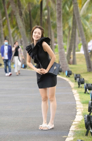 搭讪黑色裙气质小姐姐