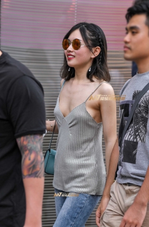 吊带真空靓丽美女