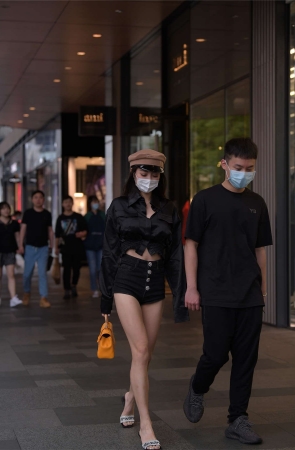 贝雷帽搭配短裤衬衫