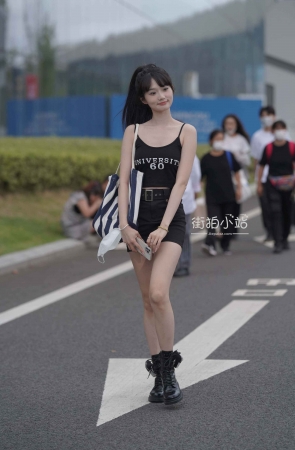 可可爱爱马尾辫女生