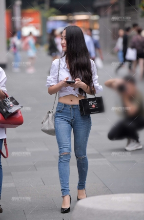 紧牛美眉