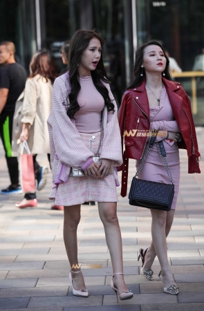 两个气质迷人小姐姐